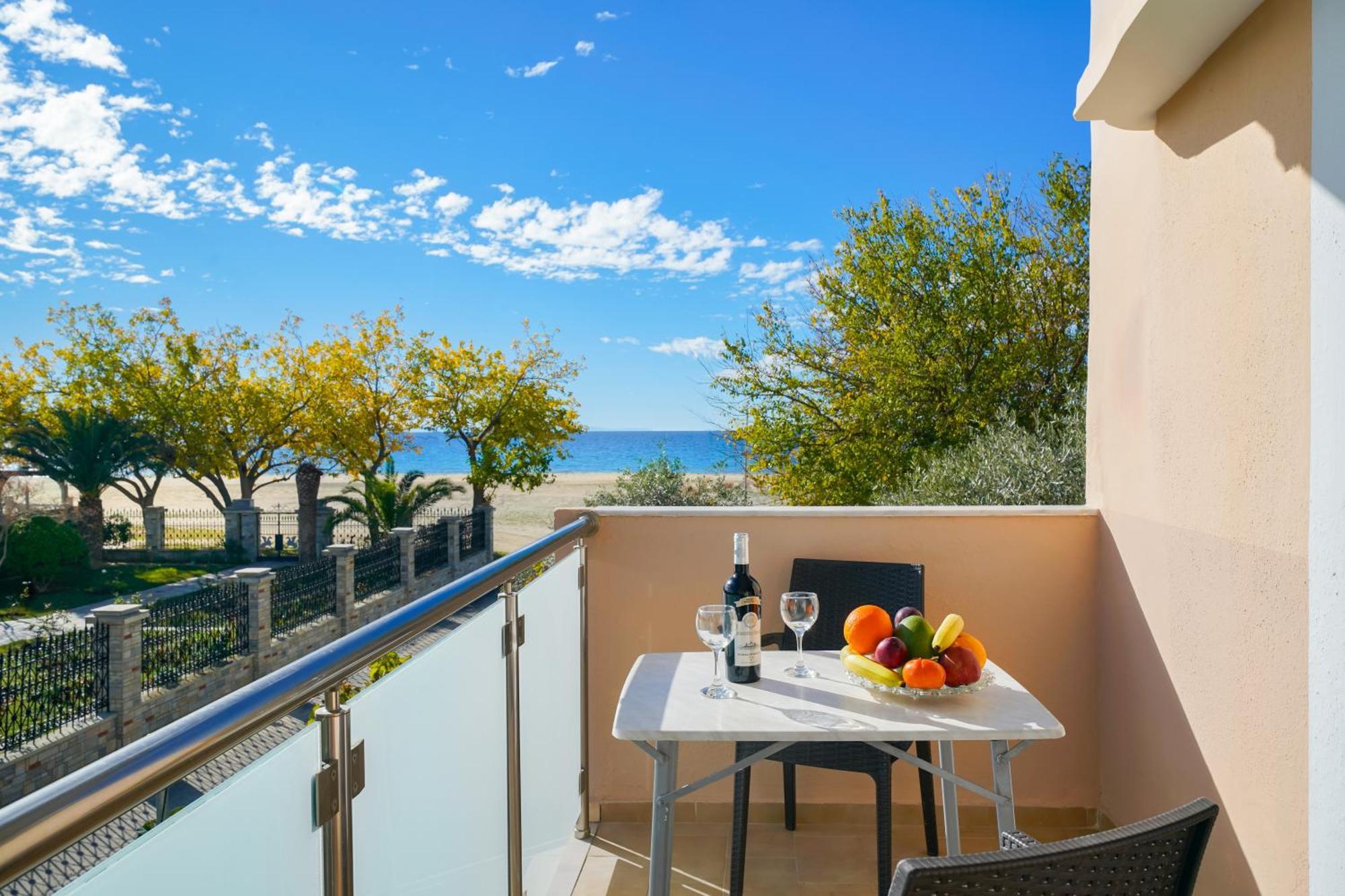 Opalium Beach Front Suites Потос Екстер'єр фото