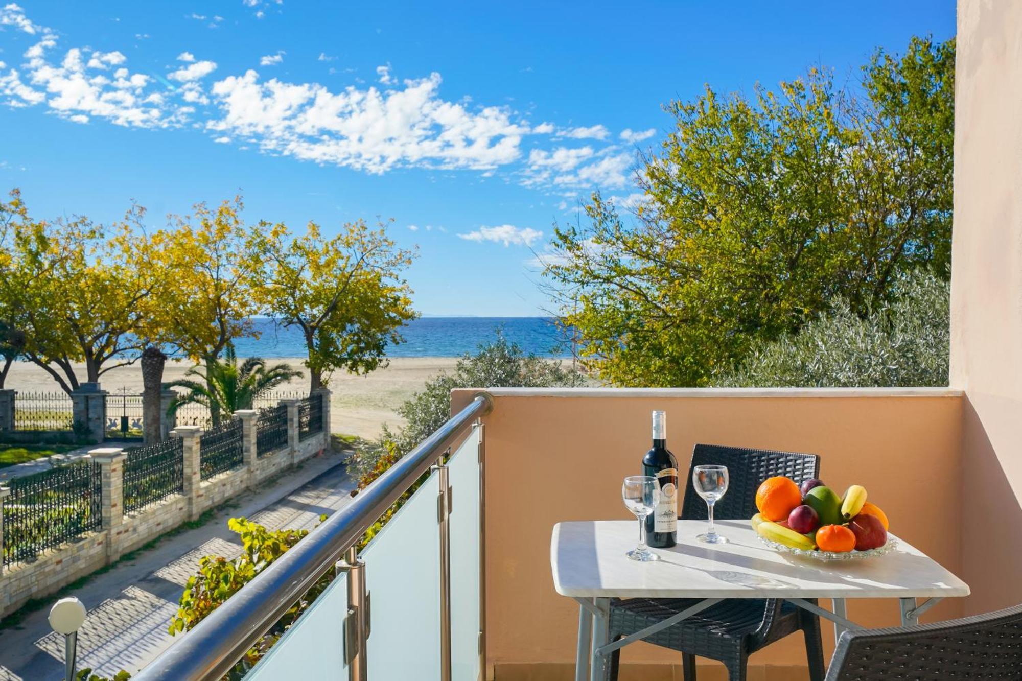 Opalium Beach Front Suites Потос Екстер'єр фото