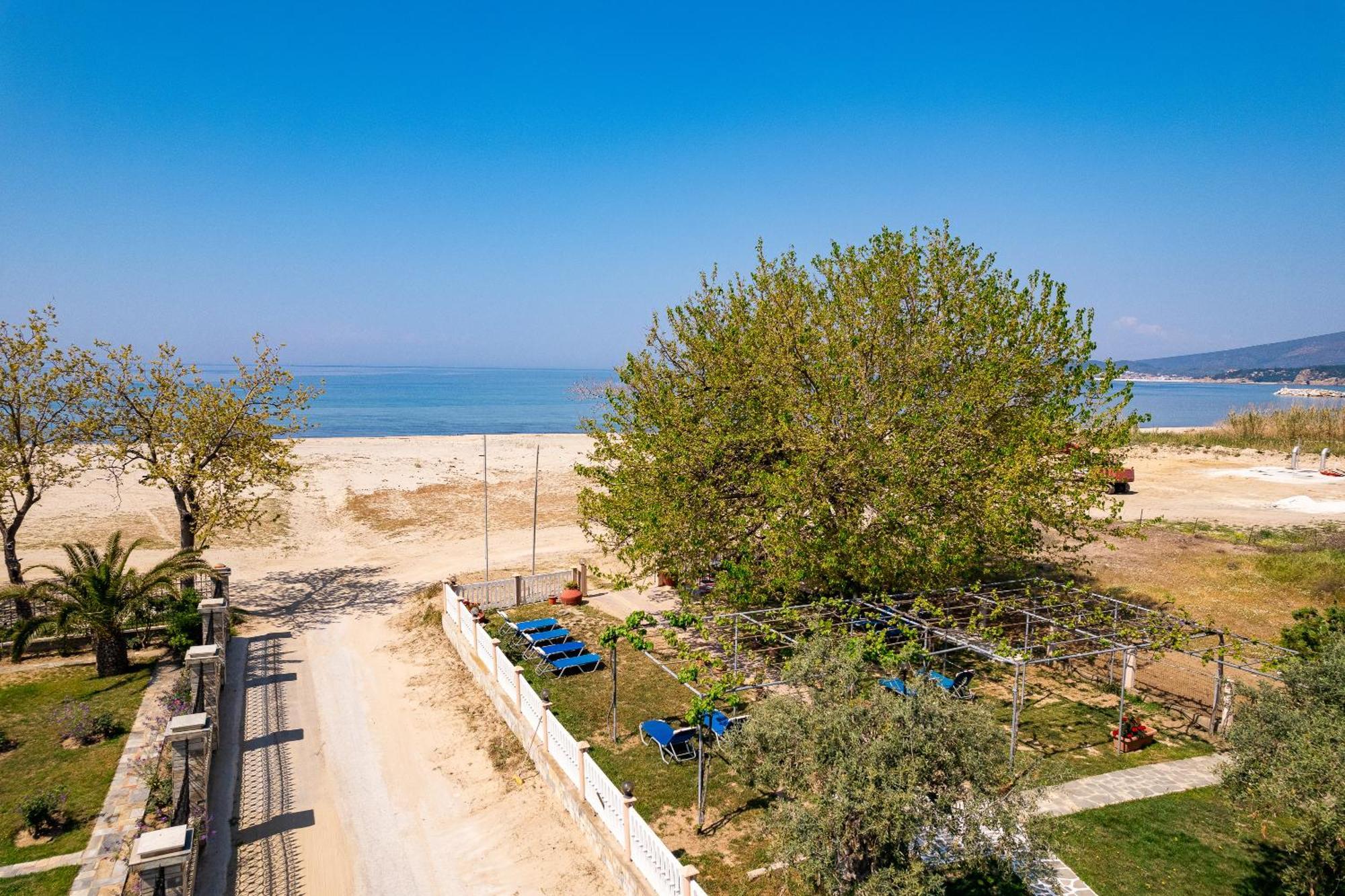 Opalium Beach Front Suites Потос Екстер'єр фото