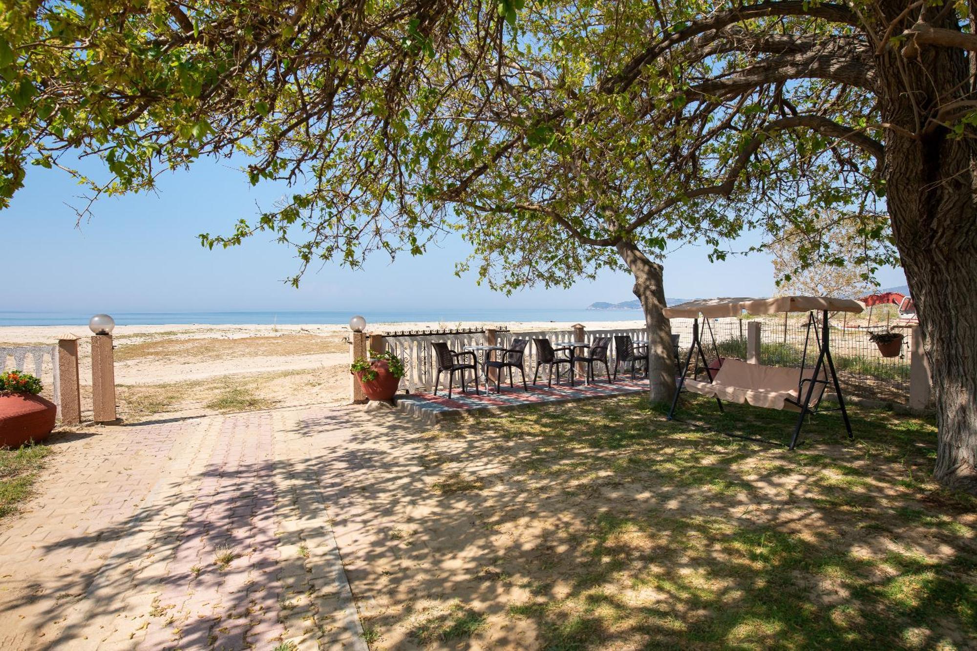 Opalium Beach Front Suites Потос Екстер'єр фото