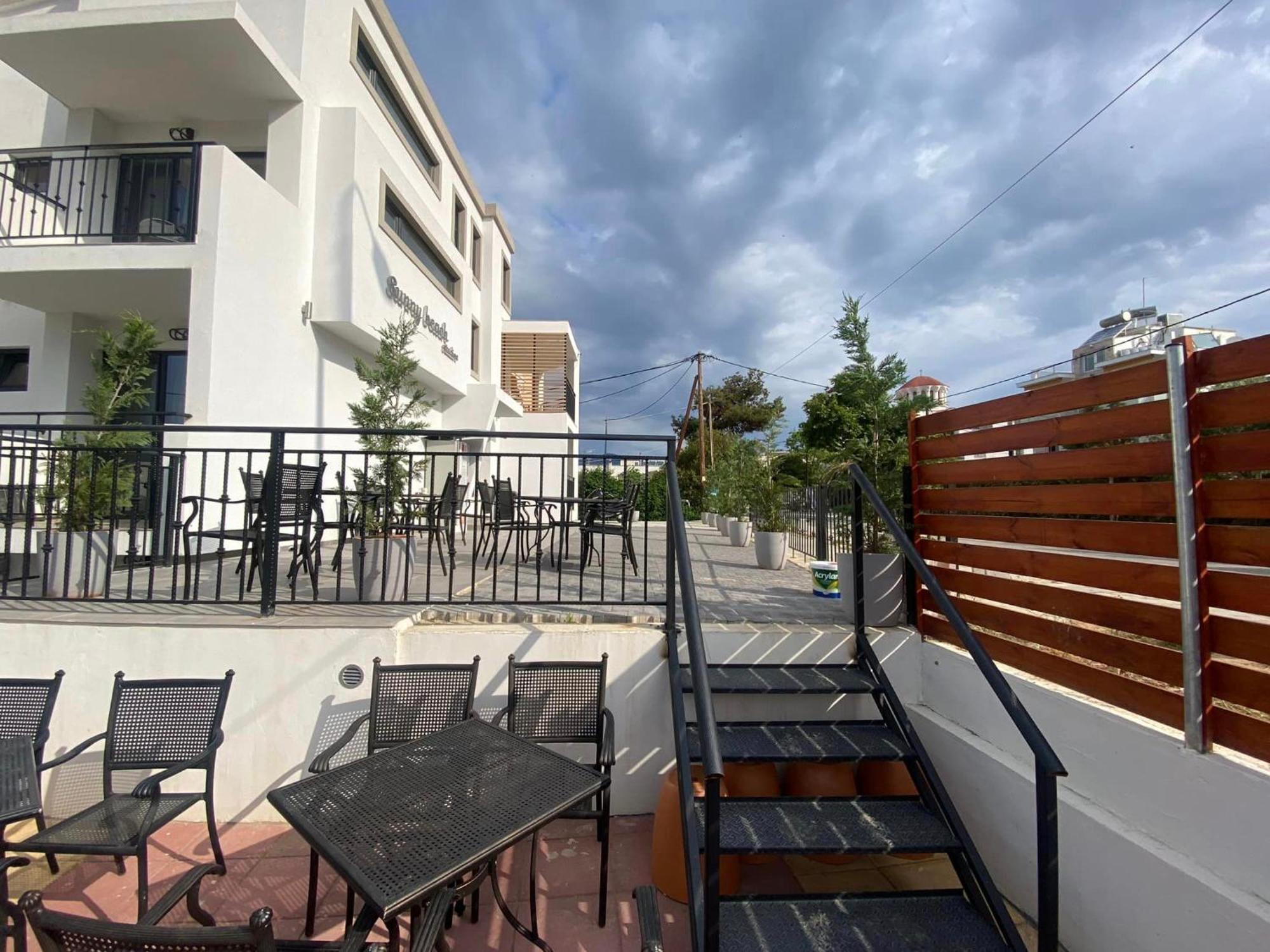 Opalium Beach Front Suites Потос Екстер'єр фото