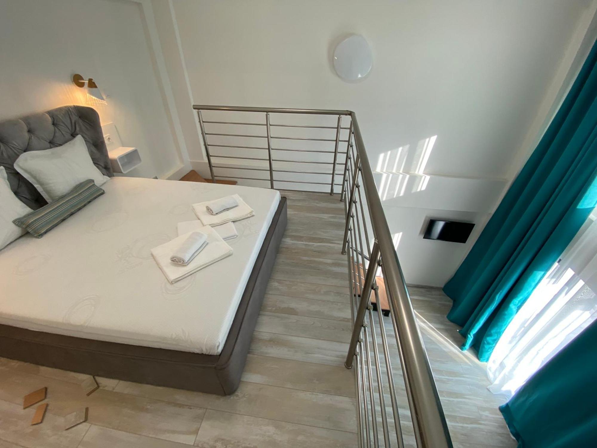 Opalium Beach Front Suites Потос Екстер'єр фото