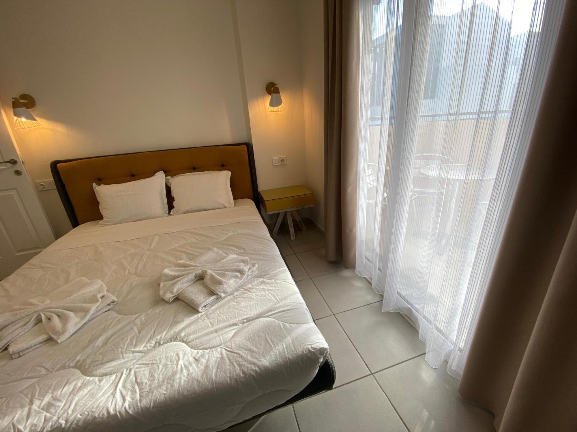 Opalium Beach Front Suites Потос Екстер'єр фото