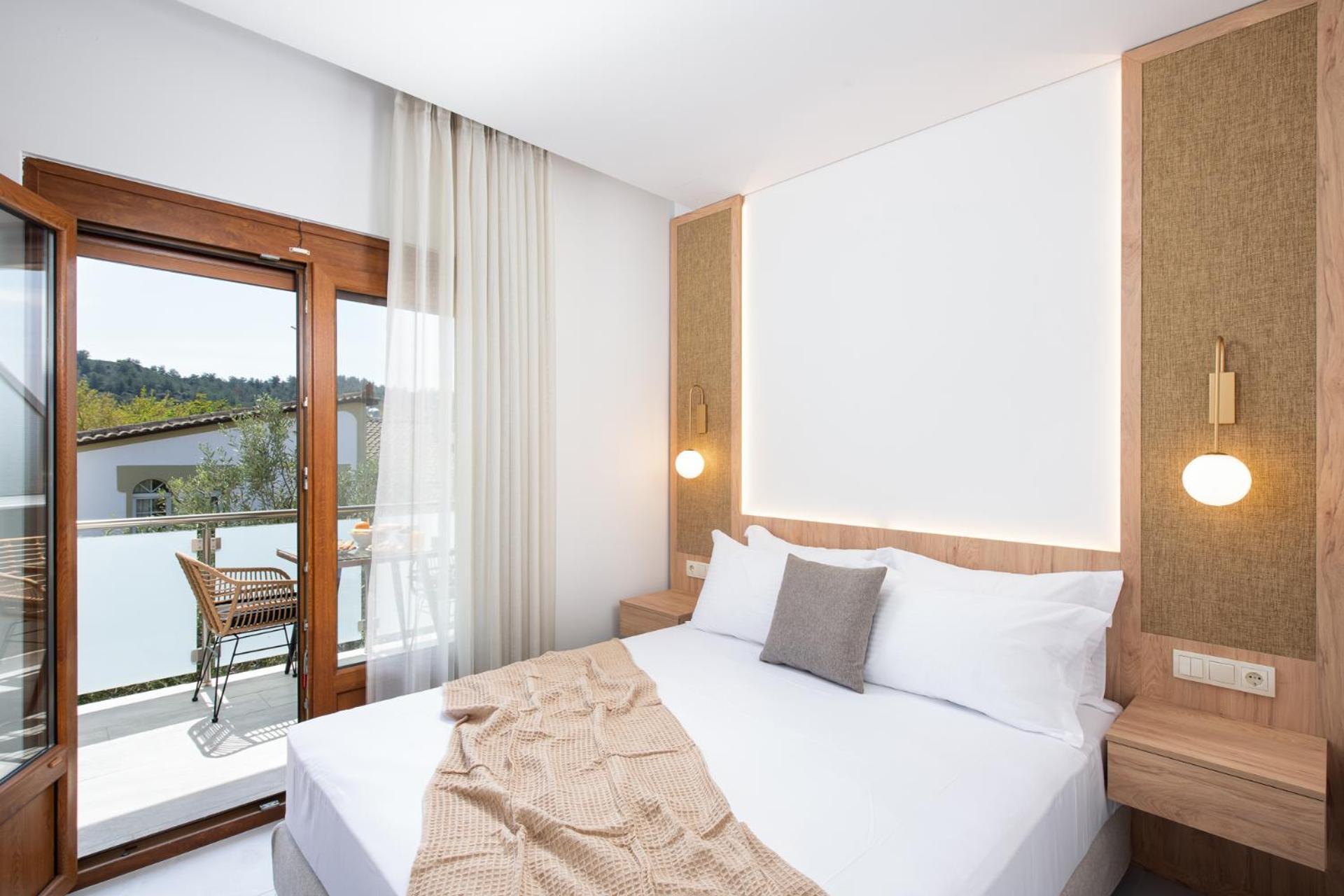 Opalium Beach Front Suites Потос Екстер'єр фото
